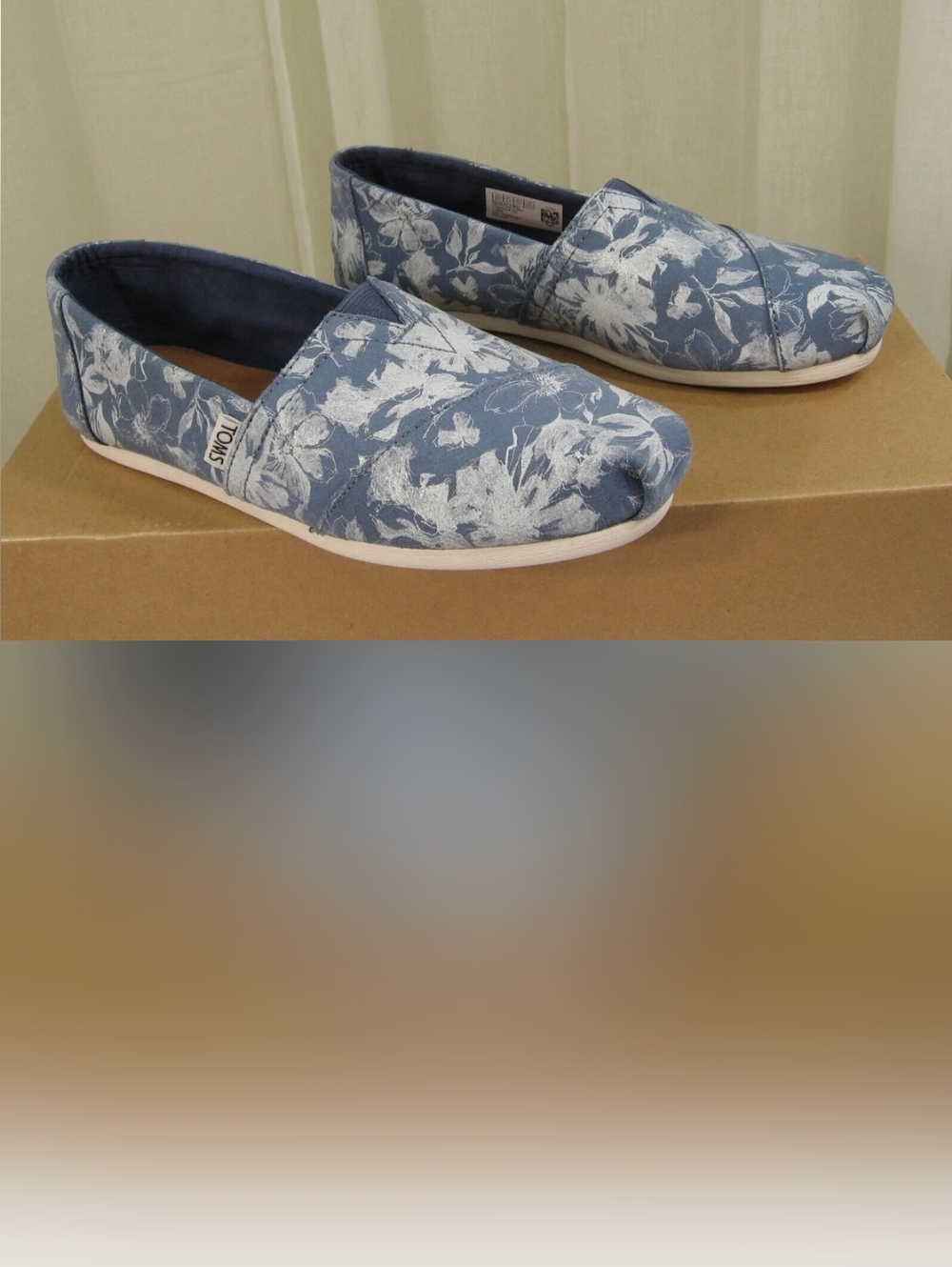 NWB TOMS Womens Classic Slip-On Ballet Flat US 7.5/EU 38 Blue Floral Print Suede